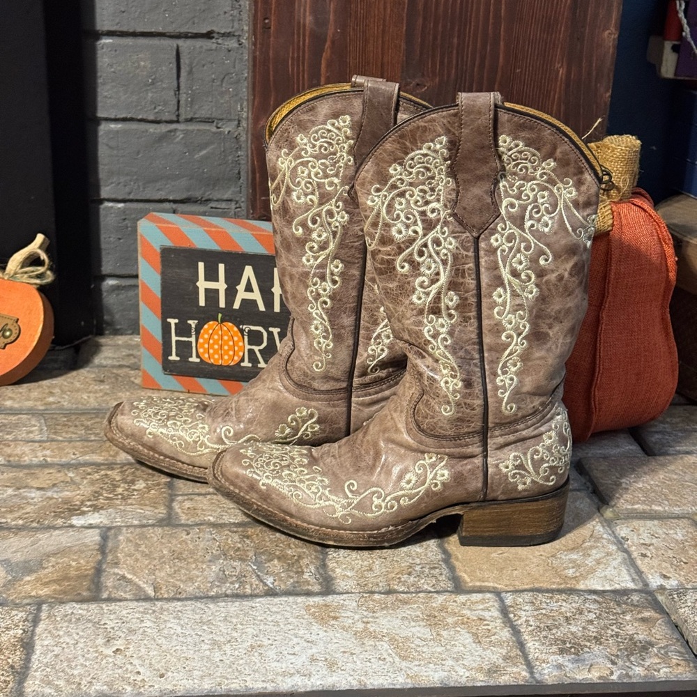 Girls size 3&1/2 Corral Boots